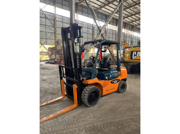 رافعة شوكية ديزل Toyota FD30 Forklift: صور 2 رافعة شوكية ديزل Toyota FD30 Forklift: صور 2