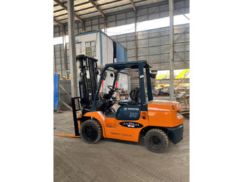 رافعة شوكية ديزل Toyota FD30 Forklift: صور 3 رافعة شوكية ديزل Toyota FD30 Forklift: صور 3