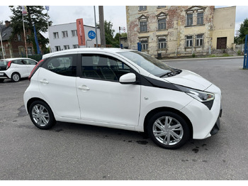 سيارة Toyota Aygo II Toyota Aygo 1.0 VVT-i JBL Edition bezyna+LPG Salon PL 2020: صور 3