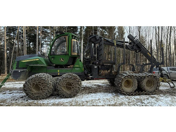 شاحنات نقل الأخشاب في الغابات JOHN DEERE