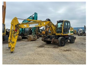 حفارة على عجلات DOOSAN DX160W