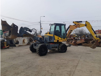 جرافة ذات عجلات تلسكوبية HAULOTTE