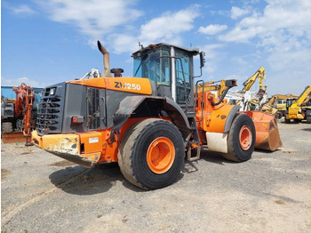 اللودر بعجل Hitachi ZW250: صور 3
