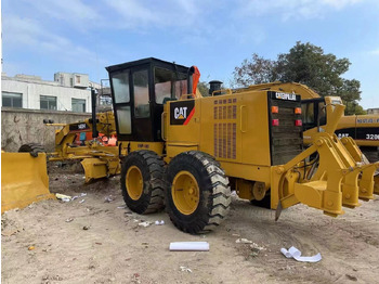 آلة تسوية الأرض CATERPILLAR 140H