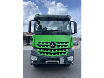 شاحنة ذات الخطاف MERCEDES-BENZ Arocs 2643