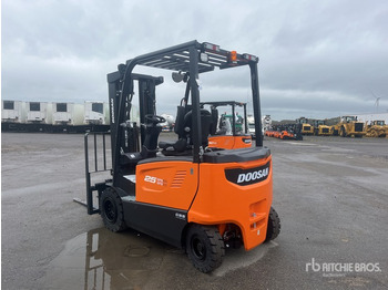رافعة شوكية كهربائية DOOSAN