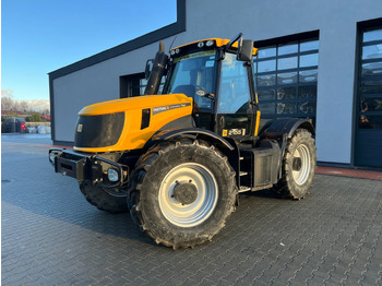 جرار JCB