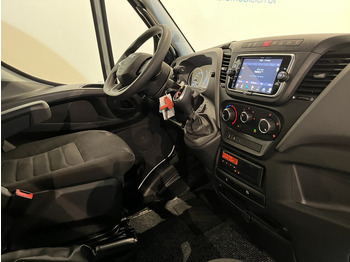تأجير Iveco Daily 35S18 3.0 BE Clixtar Automaat Bakwagen met Laadklep / Laadvermogen 3.060 KG / Euro 6 / Luchtvering / Airco / Camera / CarPlay / Cruise Control / Iveco Daily 35S18 3.0 BE Clixtar Automaat Bakwagen met Laadklep / Laadvermogen 3.060 KG / Euro 6 / Luchtvering / Airco / Camera / CarPlay / Cruise Control /: صور 4
