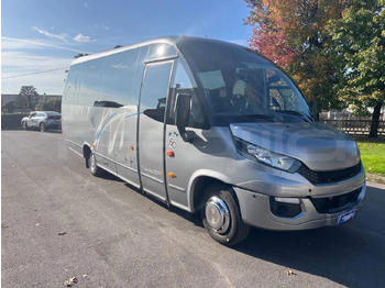 سياحية حافلة