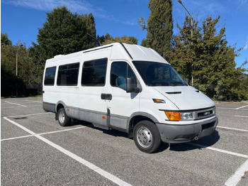 باص النقل بين المدن IVECO Daily