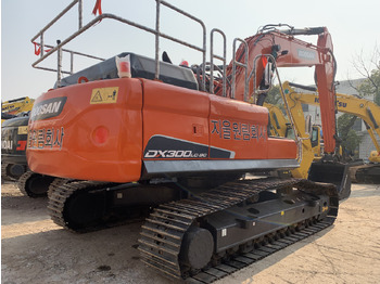 حفارة على عجلات DOOSAN DX300LC-9C