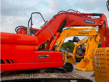 حفارات زحافة DOOSAN DX225LC
