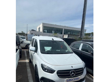 سيارة MERCEDES-BENZ