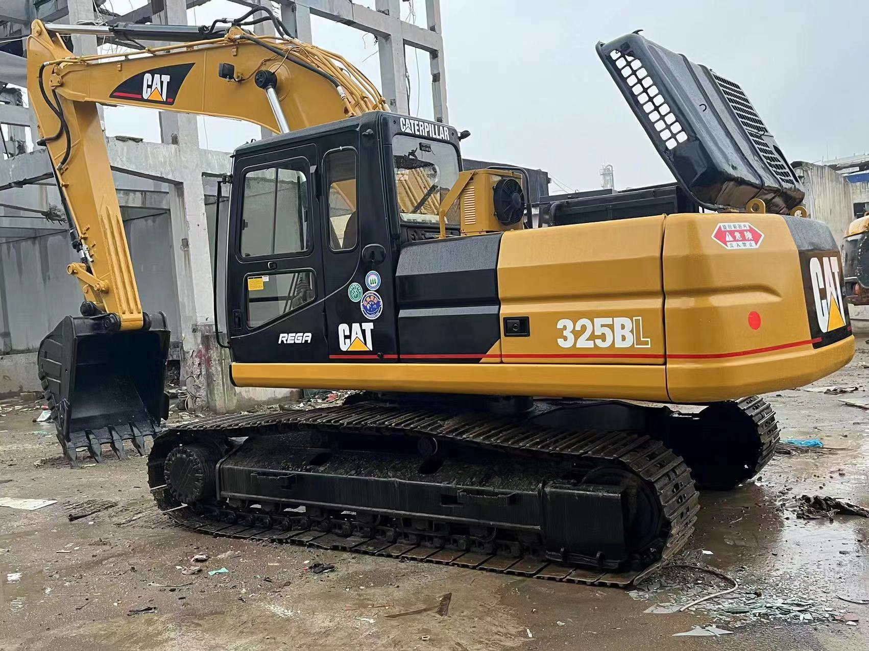 حفارات زحافة CATERPILLAR 325BL