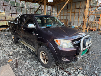 شاحنة البيك أب TOYOTA Hilux