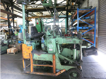 آلة تصنيع المعادن