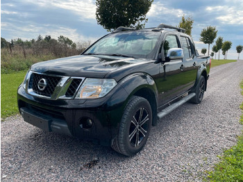 سيارة دفع رباعي NISSAN Navara