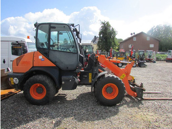 اللودر بعجل KOMATSU WA80