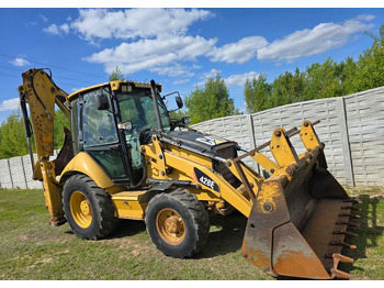 حفار متعدد الاستخدام CATERPILLAR