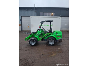 لودر مفصلي صغير AVANT