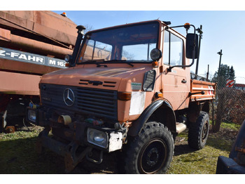 سيارة بلدية UNIMOG U1400