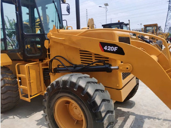 حفار متعدد الاستخدام CATERPILLAR 420F