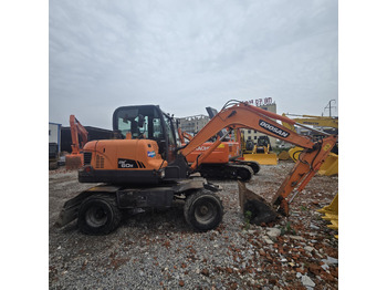 حفارة على عجلات DOOSAN DX60W