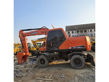 حفارة على عجلات DOOSAN DX150W