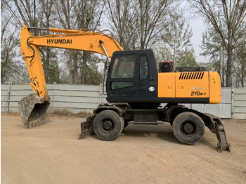 حفارة على عجلات HYUNDAI R210