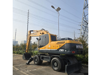 حفارة على عجلات HYUNDAI R210
