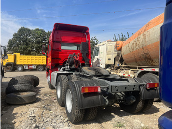 شاحنة جرار SINOTRUK Trailer head: صور 4