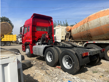 شاحنة جرار SINOTRUK Trailer head: صور 3