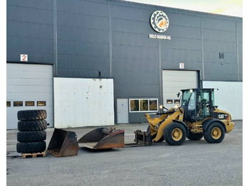 اللودر بعجل CATERPILLAR 908H