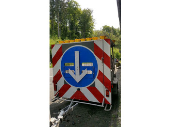 مقطورة Mersch Absperrtafel Verkehrsleitanhänger VZ615 Verkehrssicherung: صور 2