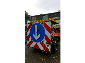 مقطورة Nissen Absperrtafel mit Funkwarnmeldeanlage verkehrleittafel: صور 2