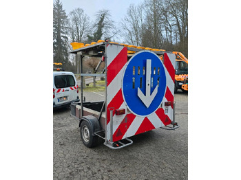 مقطورة Nissen LED Absperrtafel FAT Verkehrsleittafel Verkehrssicherungsanhänger Verkehrsleitanhänger Sperrwand: صور 4