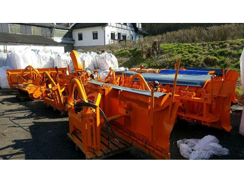 كاسحة ثلوج UNIMOG