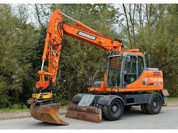 حفارة على عجلات DOOSAN DX160W
