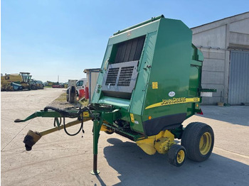 مكبس القش الدائري JOHN DEERE