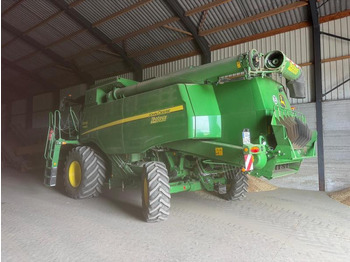 حصادة شاملة JOHN DEERE T660