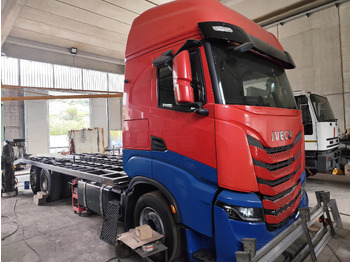 شاحنات مسطحة IVECO S-WAY