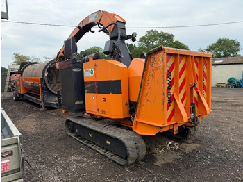 ماكينة تقطيع الأغصان