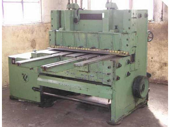 آلة تصنيع المعادن