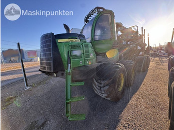 شاحنات نقل الأخشاب في الغابات JOHN DEERE