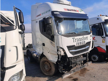 شاحنة جرار IVECO