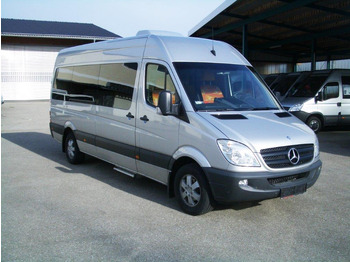 صغيرة MERCEDES-BENZ