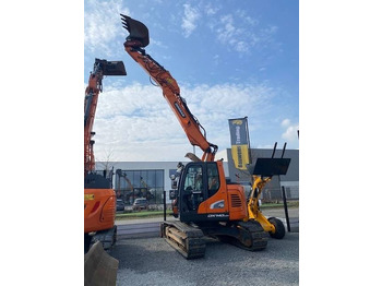 حفارات زحافة DOOSAN DX140LCR-5
