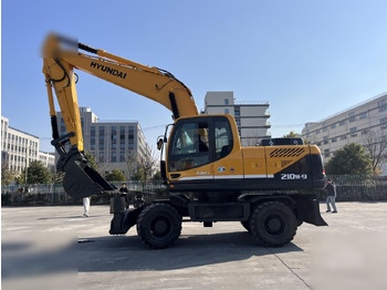 حفارة على عجلات HYUNDAI