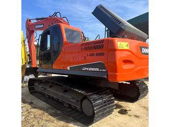 حفارة DOOSAN DX225
