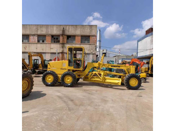 آلة تسوية الأرض KOMATSU